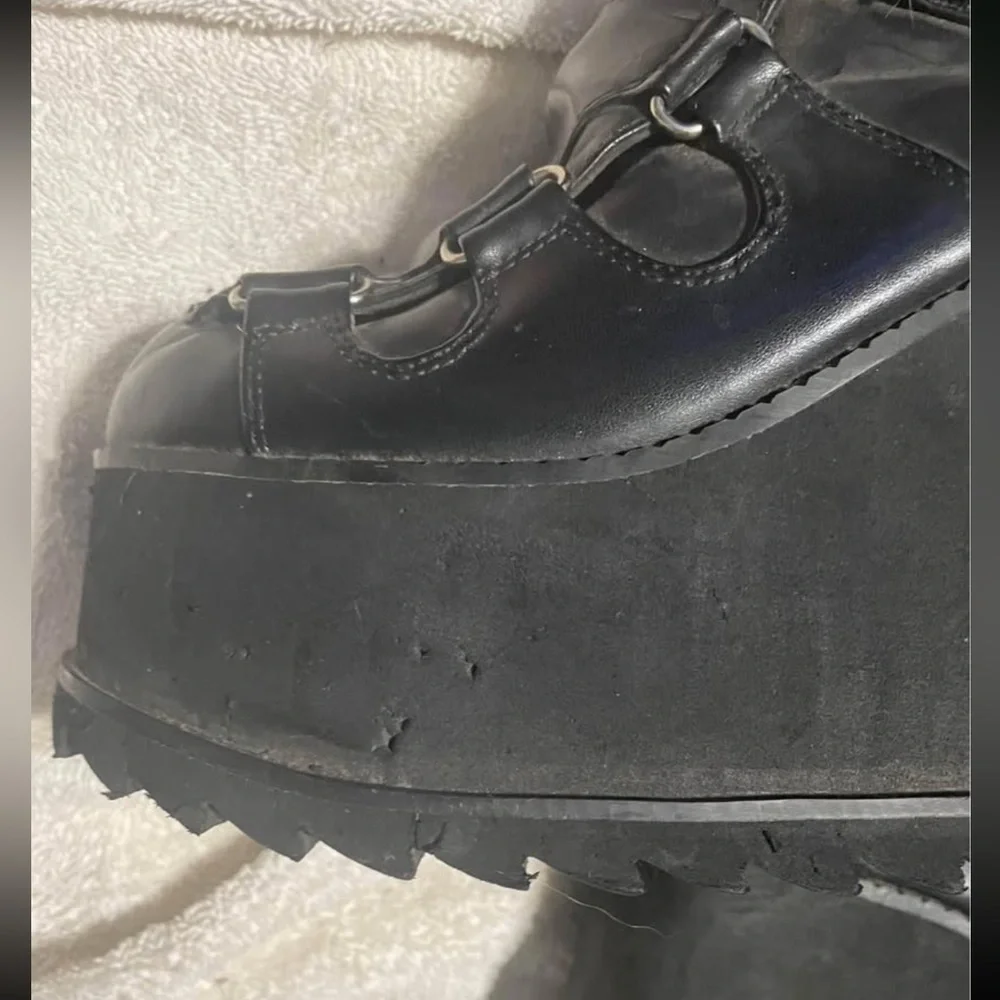 Hot topic size 11 vintage mall goth platform
Boots - Picture 12 of 15